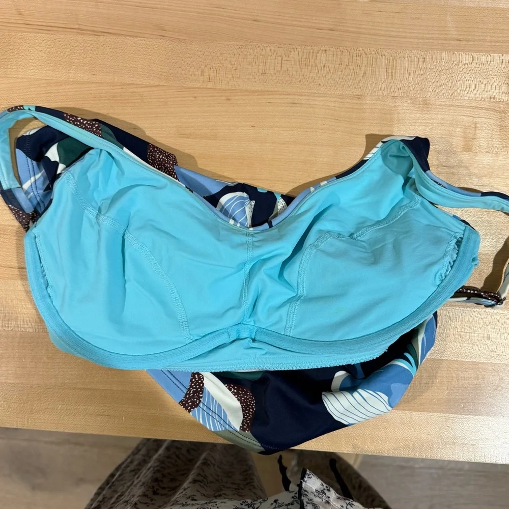 Athleta Tankini Bathing Suit Top BondiBra Floral Blue Size 34 D/DD